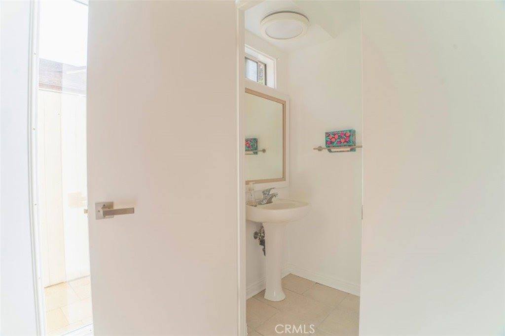5179 Canoga Ave, Woodland Hills, CA 91364