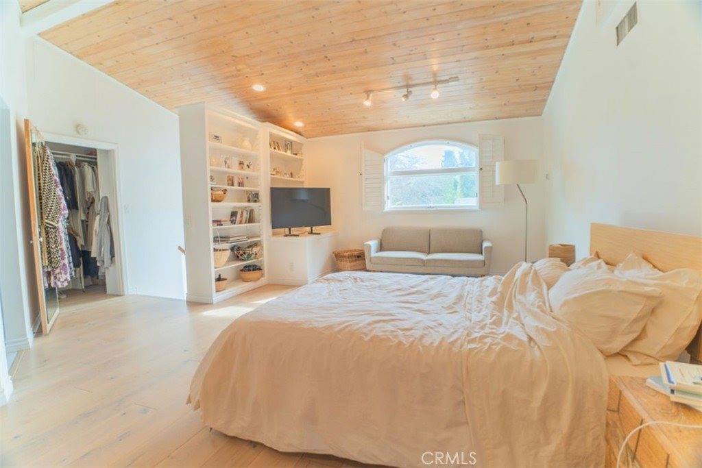 5179 Canoga Ave, Woodland Hills, CA 91364