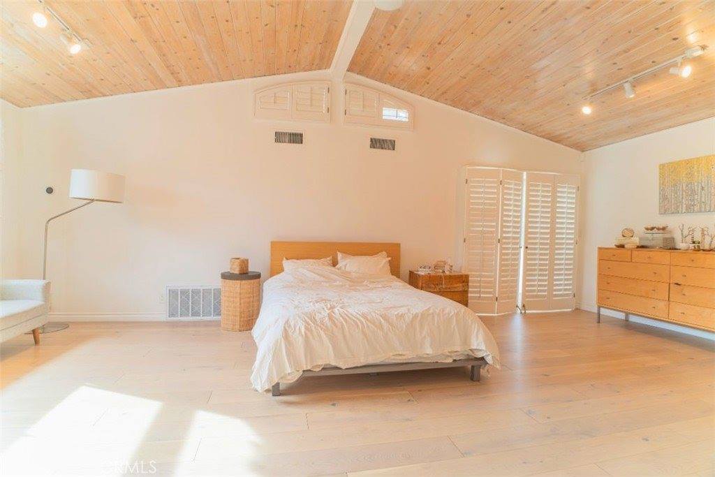 5179 Canoga Ave, Woodland Hills, CA 91364