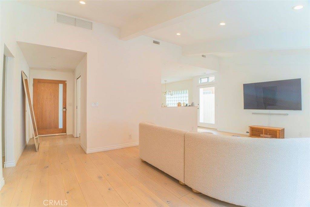 5179 Canoga Ave, Woodland Hills, CA 91364