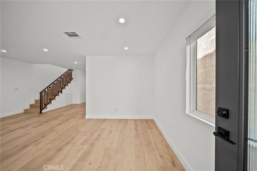 11488 Burbank Blvd, North Hollywood, CA 91601