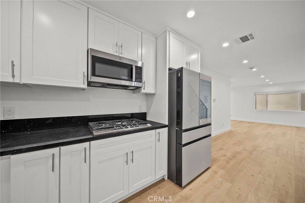 11488 Burbank Blvd, North Hollywood, CA 91601