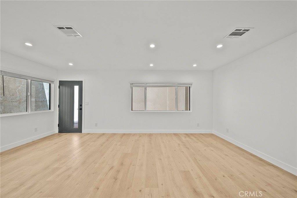 11488 Burbank Blvd, North Hollywood, CA 91601