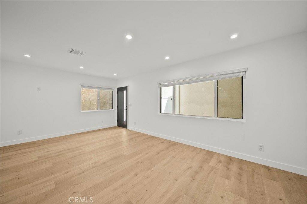 11488 Burbank Blvd, North Hollywood, CA 91601