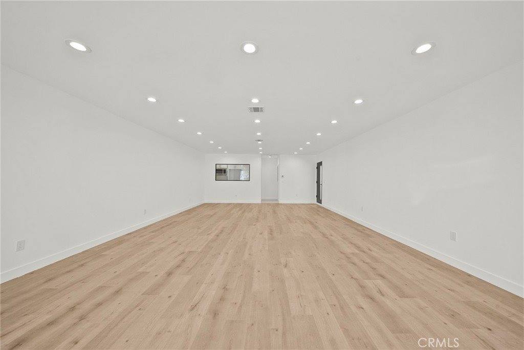 11488 Burbank Blvd, North Hollywood, CA 91601