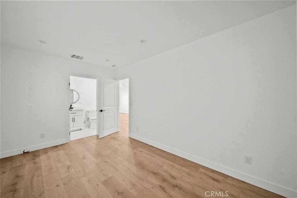 11488 Burbank Blvd, North Hollywood, CA 91601