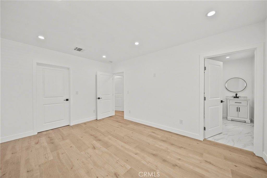 11488 Burbank Blvd, North Hollywood, CA 91601