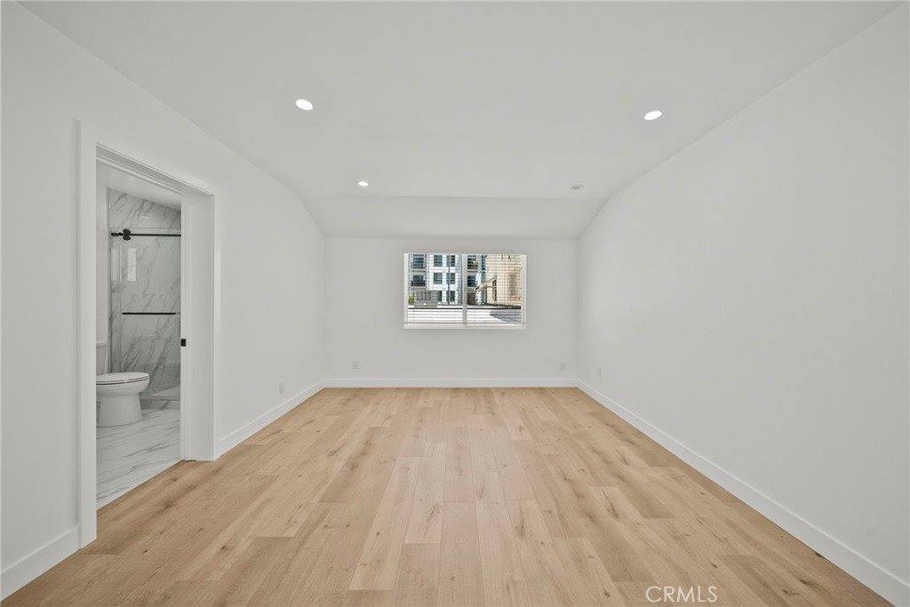 11488 Burbank Blvd, North Hollywood, CA 91601