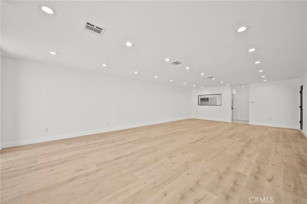 11488 Burbank Blvd, North Hollywood, CA 91601