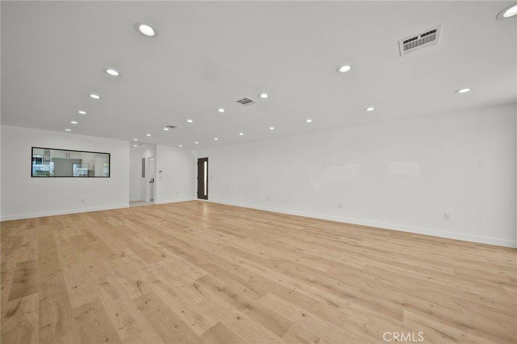 11488 Burbank Blvd, North Hollywood, CA 91601