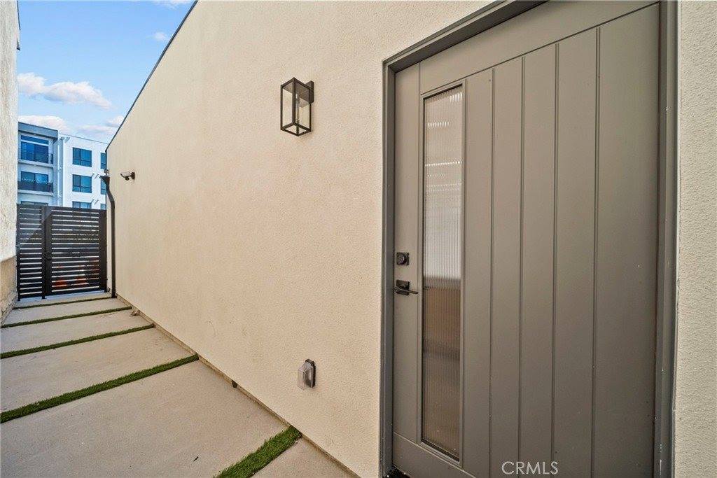 11488 Burbank Blvd, North Hollywood, CA 91601