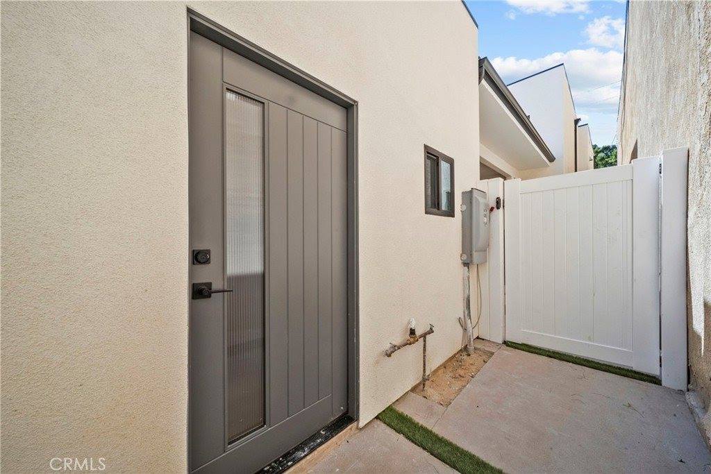 11488 Burbank Blvd, North Hollywood, CA 91601