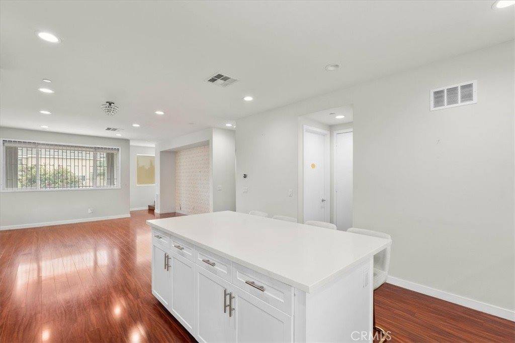 13225 Victory Blvd, Van Nuys, CA 91401