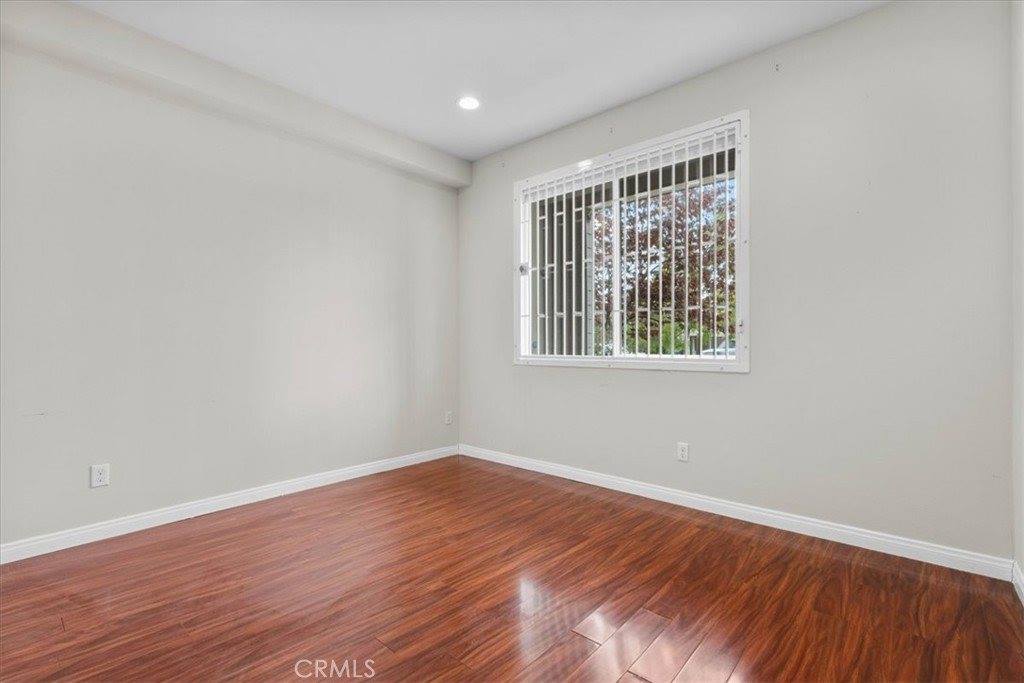 13225 Victory Blvd, Van Nuys, CA 91401
