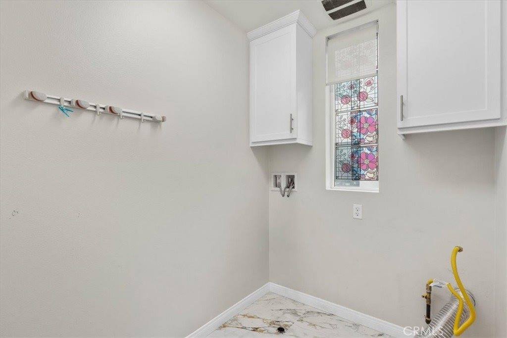 13225 Victory Blvd, Van Nuys, CA 91401