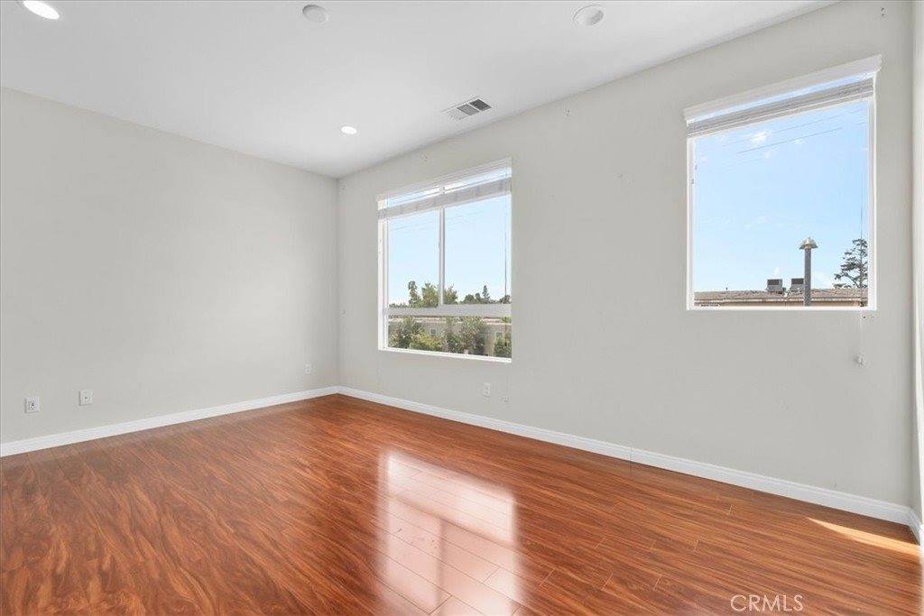 13225 Victory Blvd, Van Nuys, CA 91401