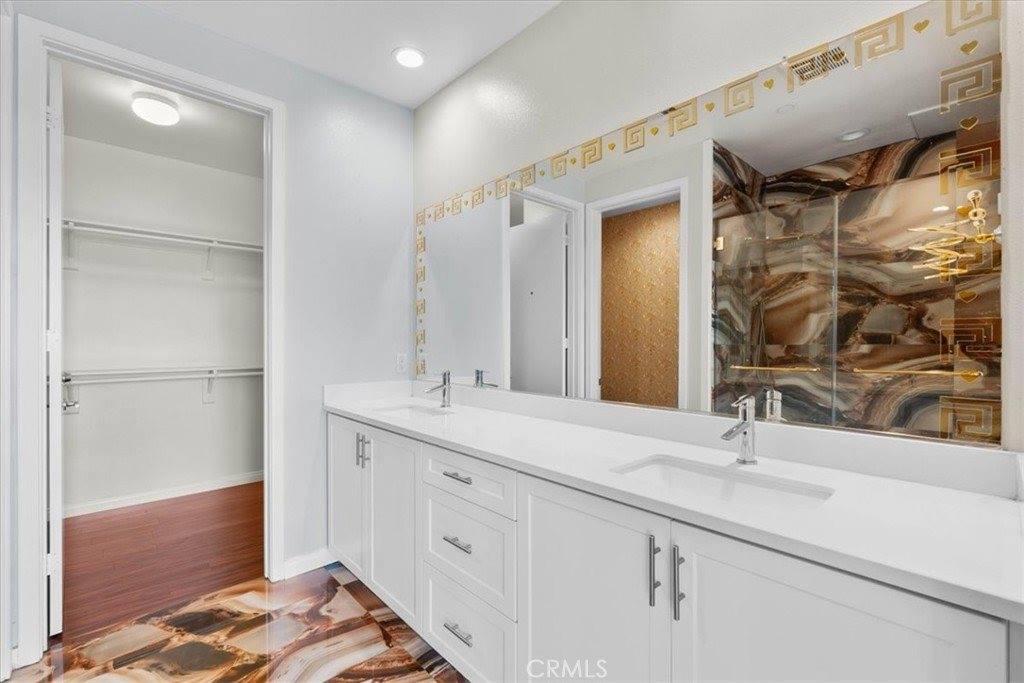 13225 Victory Blvd, Van Nuys, CA 91401