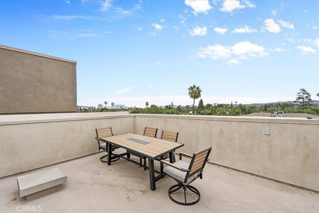 13225 Victory Blvd, Van Nuys, CA 91401