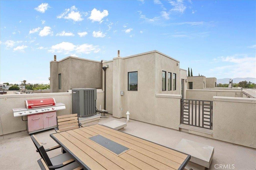 13225 Victory Blvd, Van Nuys, CA 91401