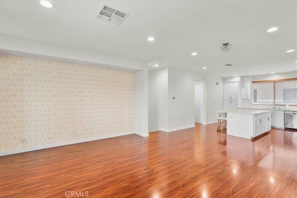 13225 Victory Blvd, Van Nuys, CA 91401