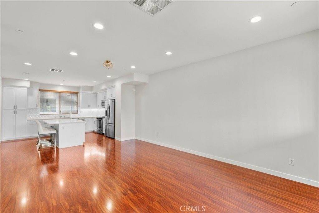 13225 Victory Blvd, Van Nuys, CA 91401