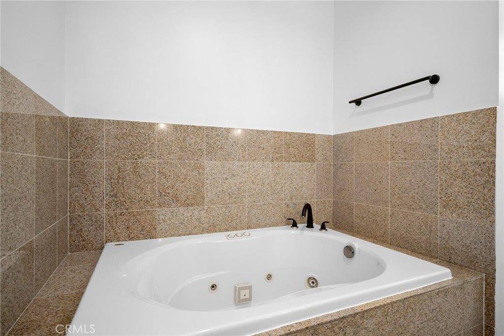 1010 Mariposa St, Glendale, CA 91205