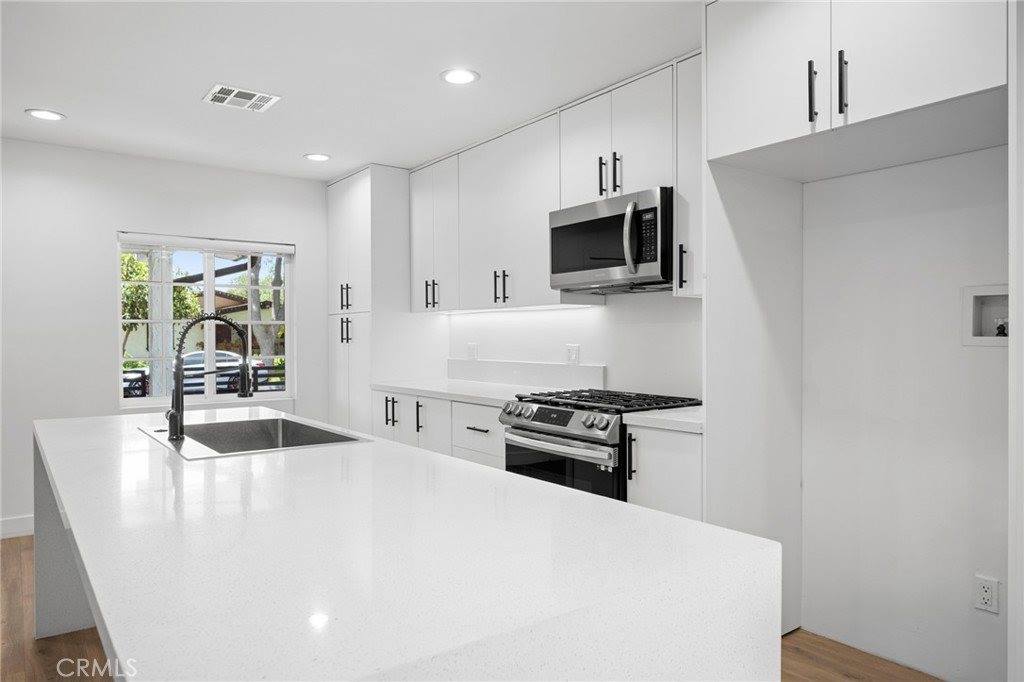 1010 Mariposa St, Glendale, CA 91205