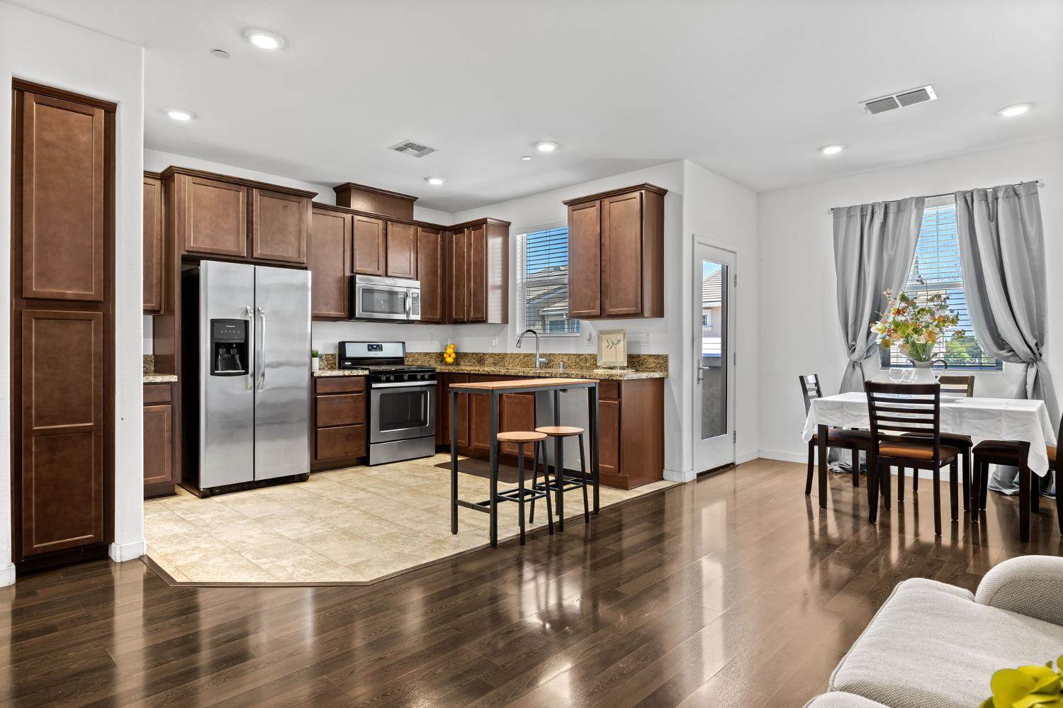 4102 Beechcraft Way, Sacramento, CA 95834