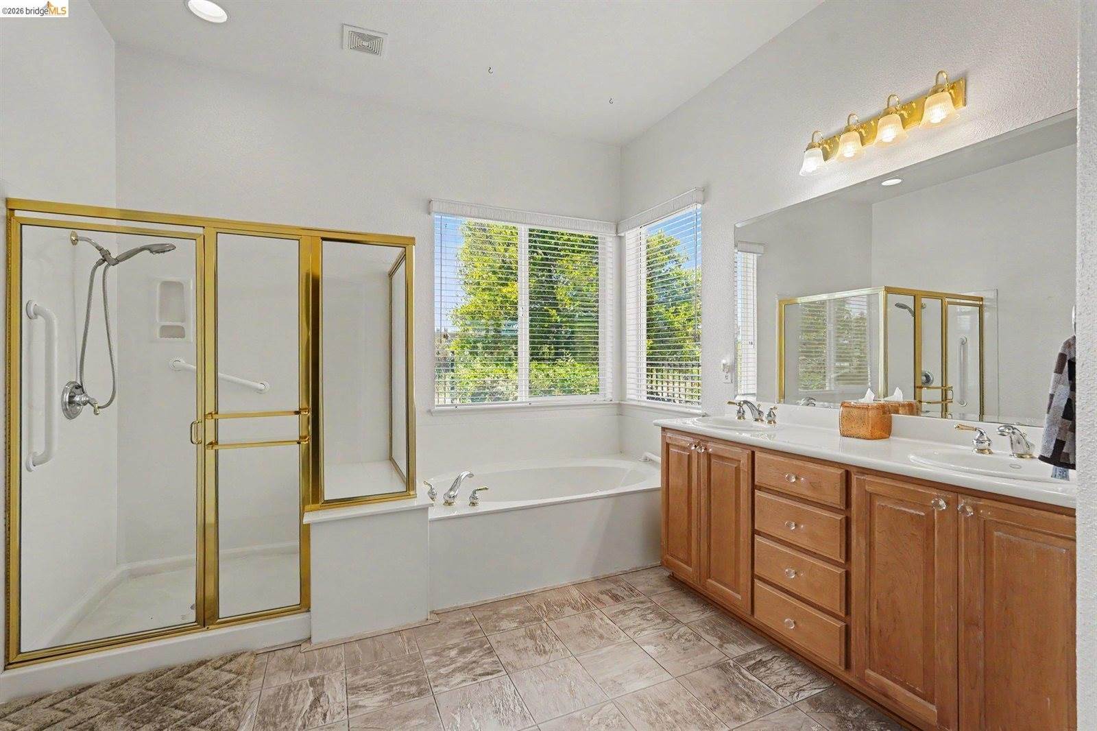 979 Centennial Dr, Brentwood, CA 94513