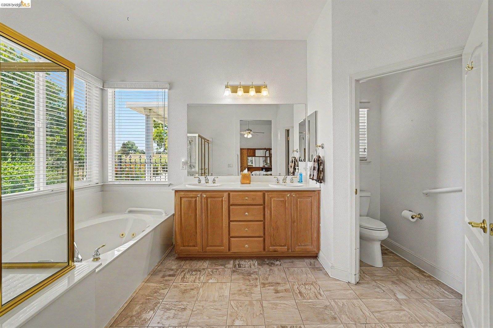 979 Centennial Dr, Brentwood, CA 94513