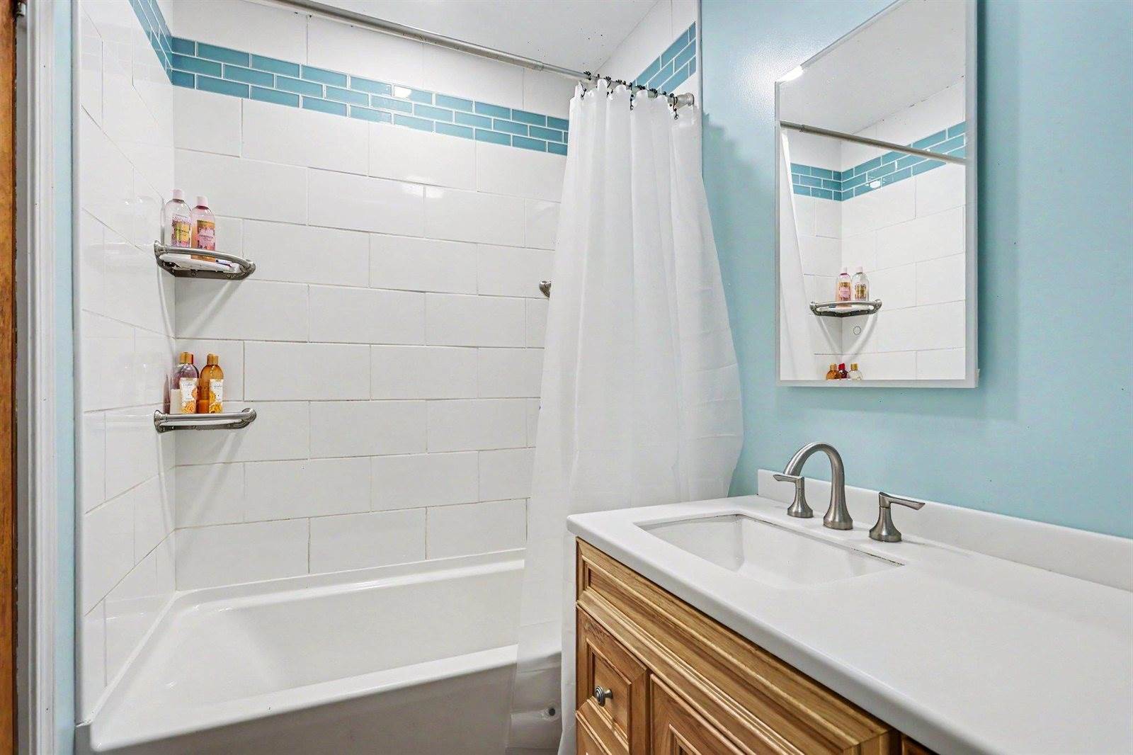 4270 Shattuck Road, Saginaw, MI 48603