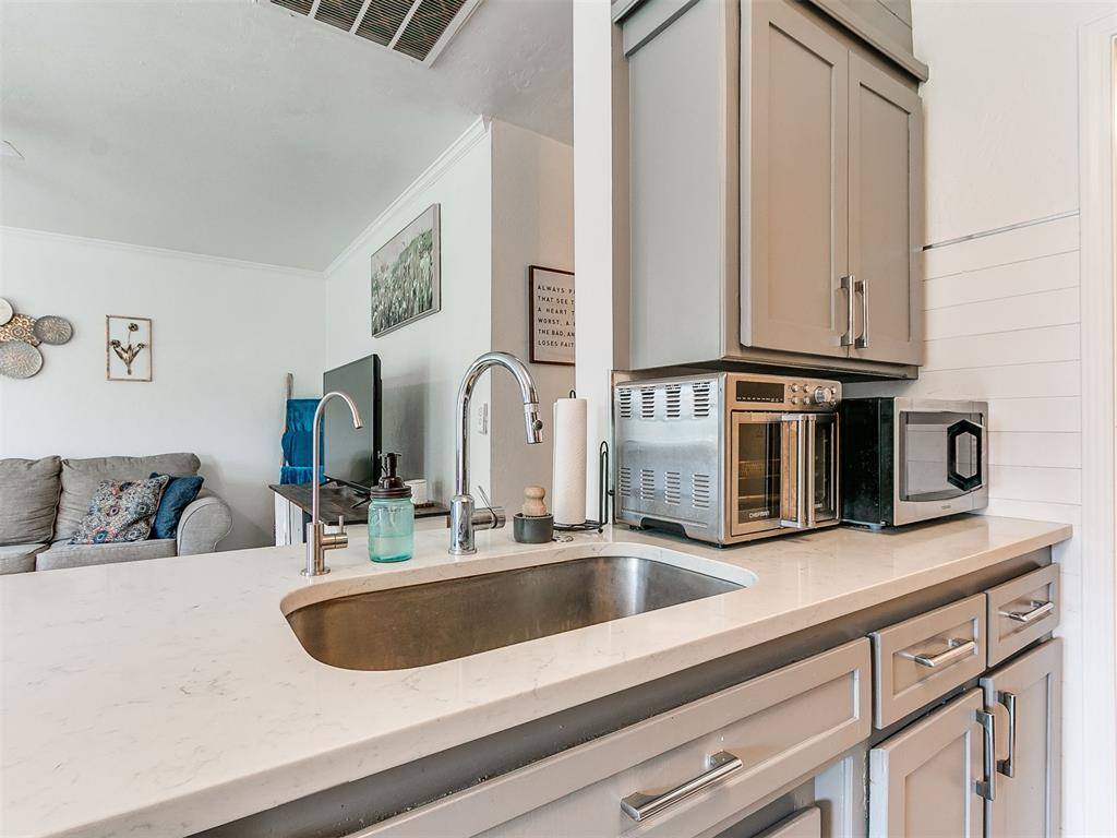 735 Sunset Drive, Edmond, OK 73003