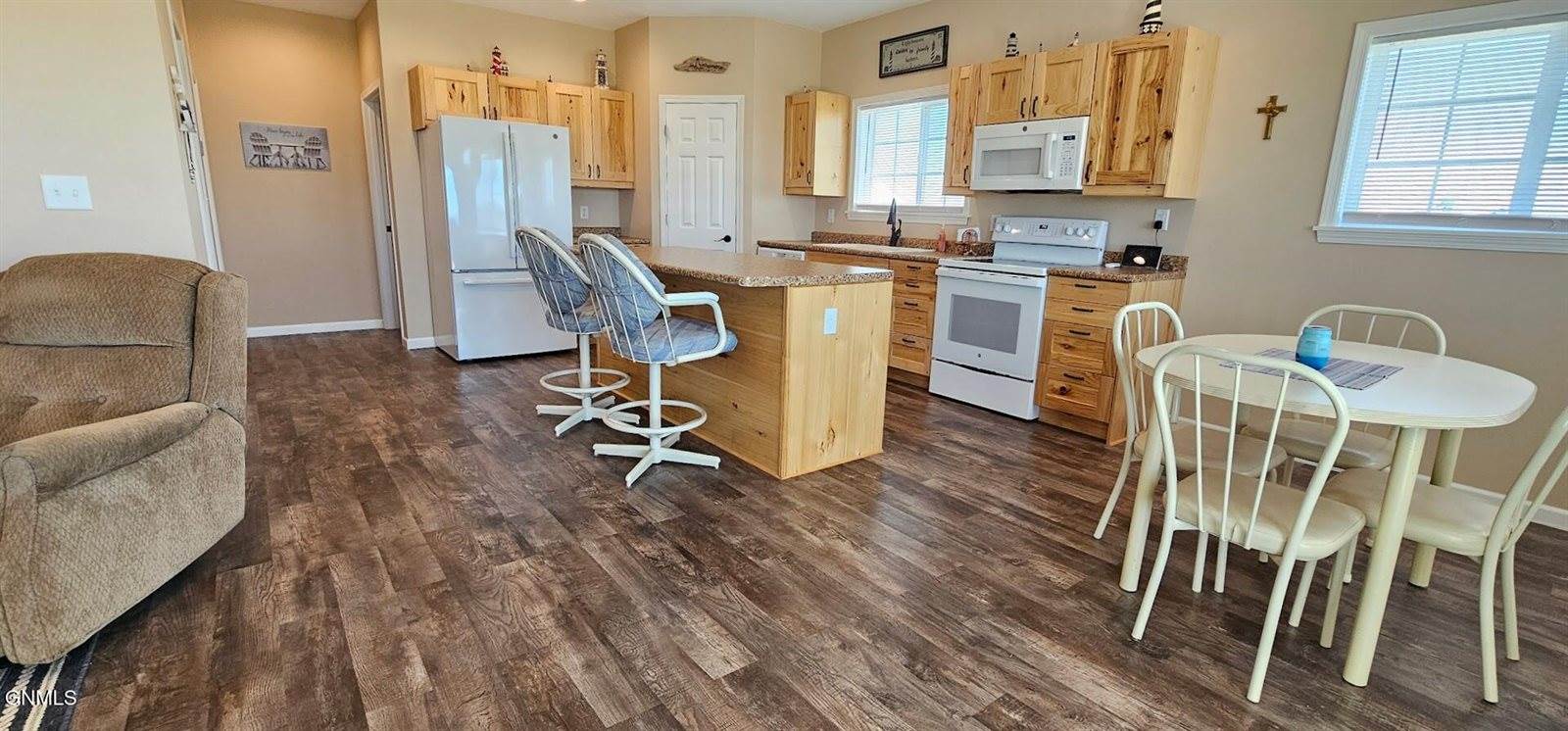 3558 Lakeshore Road, Medina, ND 58467