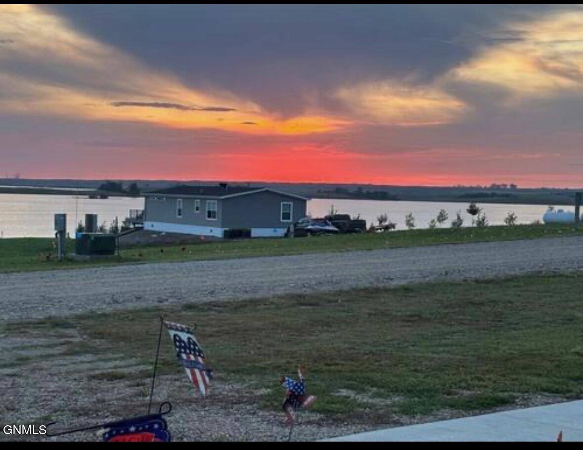 3558 Lakeshore Road, Medina, ND 58467