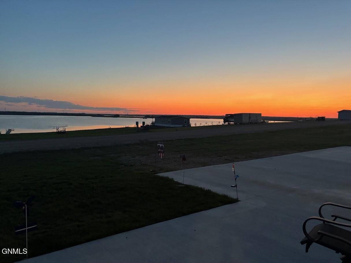 3558 Lakeshore Road, Medina, ND 58467