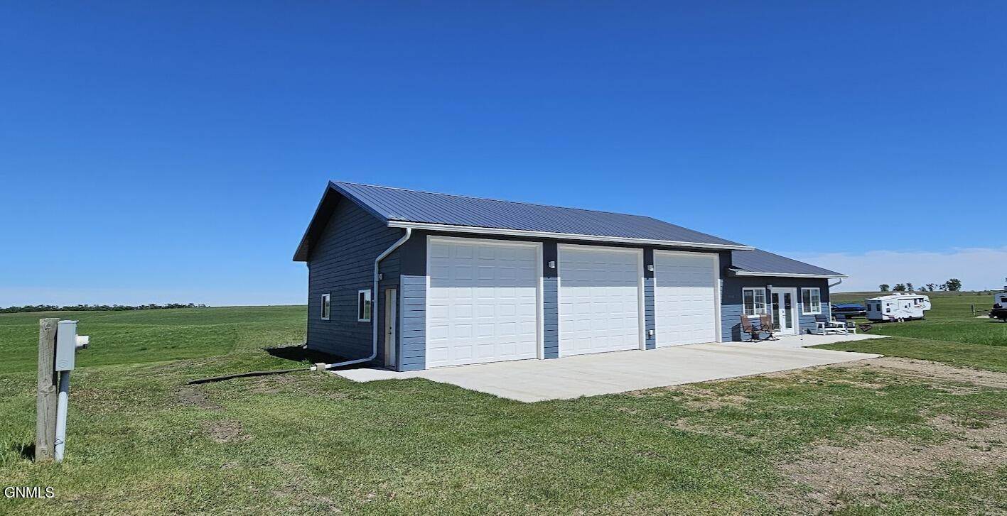 3558 Lakeshore Road, Medina, ND 58467