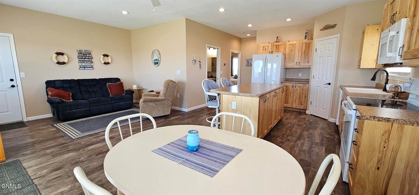 3558 Lakeshore Road, Medina, ND 58467