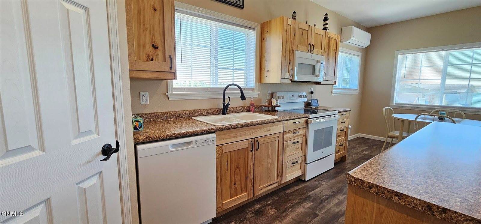 3558 Lakeshore Road, Medina, ND 58467
