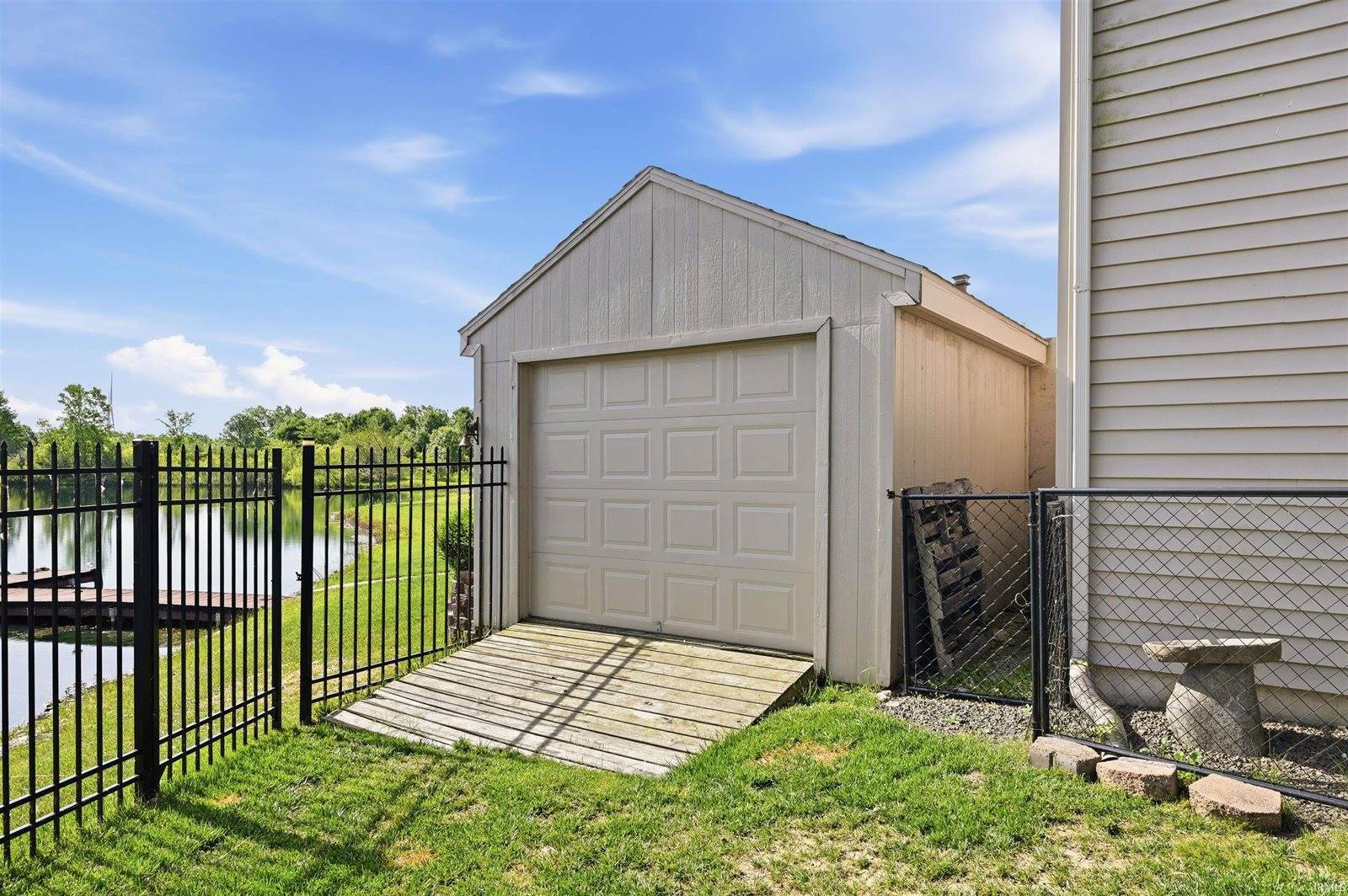 10 Conner Drive, Hartford City, IN 47348