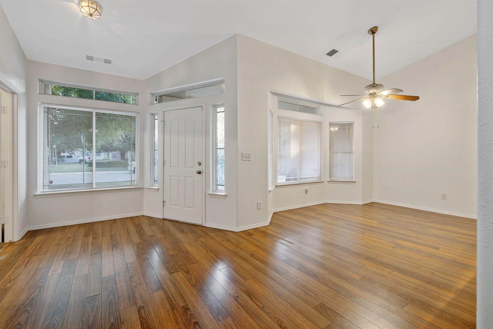 1350 South Grand Street, Visalia, CA 93292