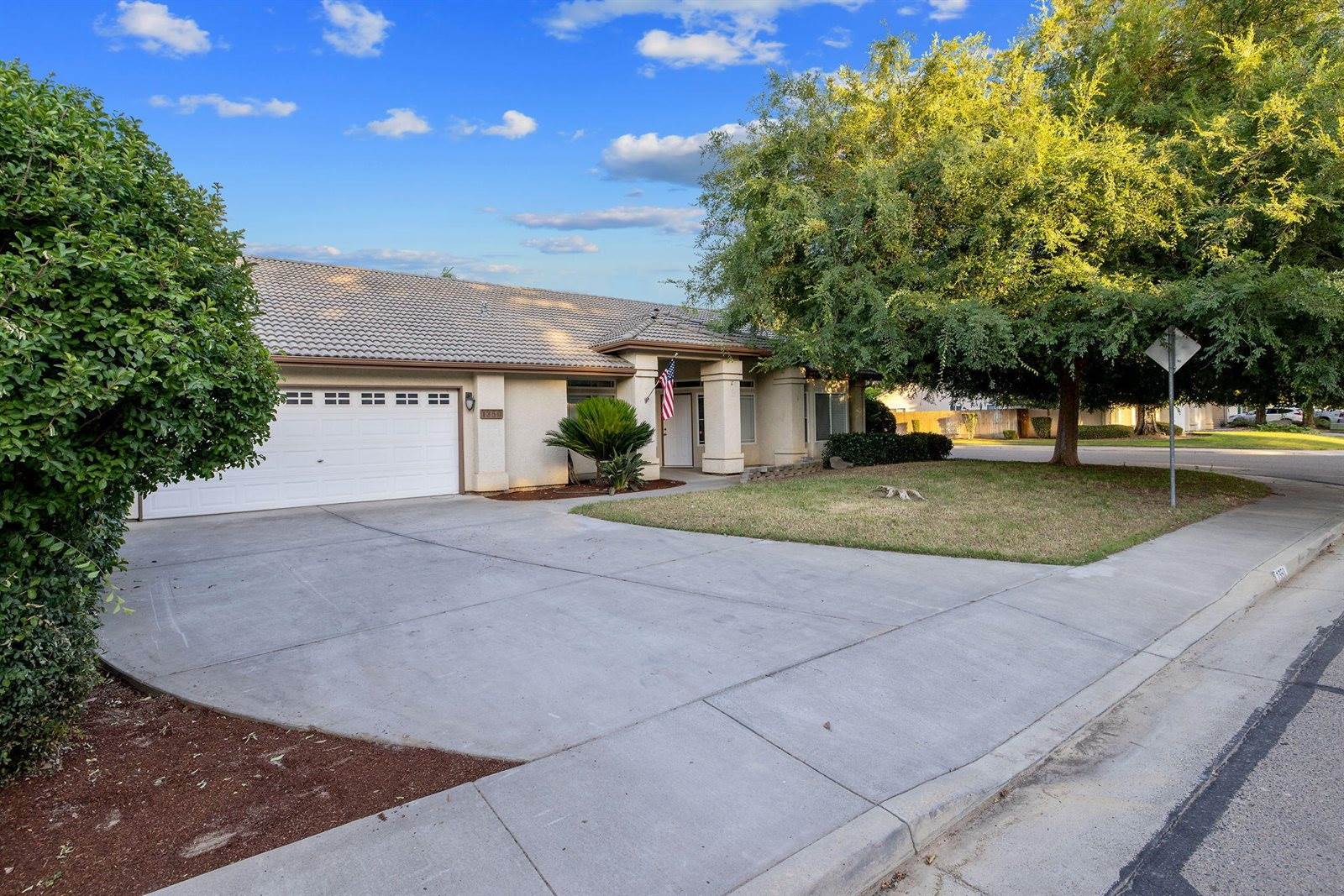 1350 South Grand Street, Visalia, CA 93292