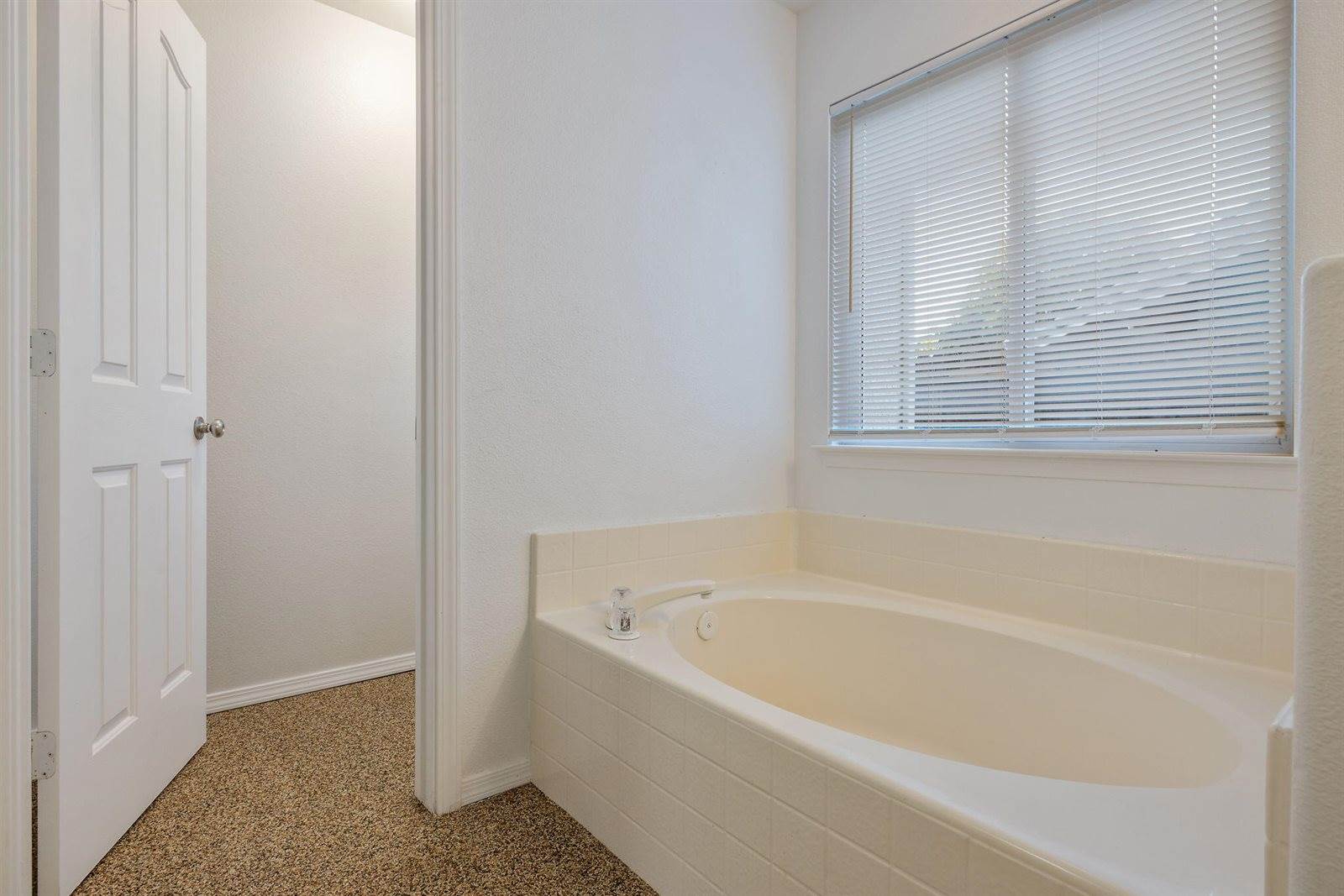 1350 South Grand Street, Visalia, CA 93292