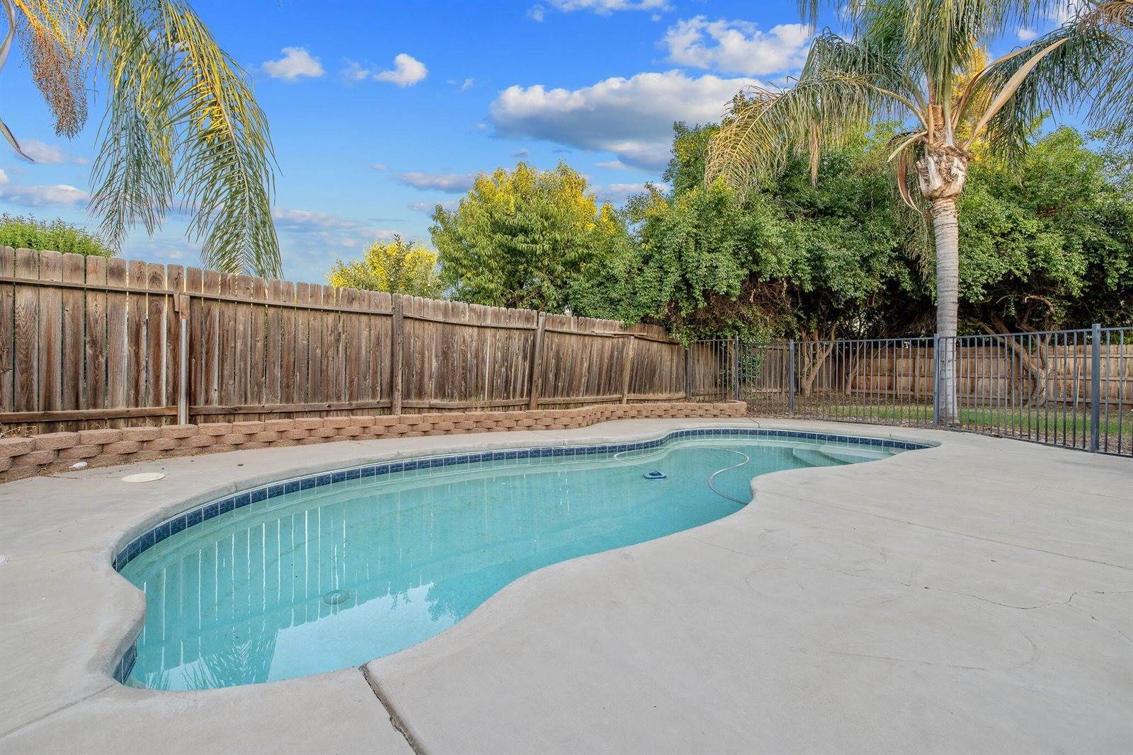 1350 South Grand Street, Visalia, CA 93292