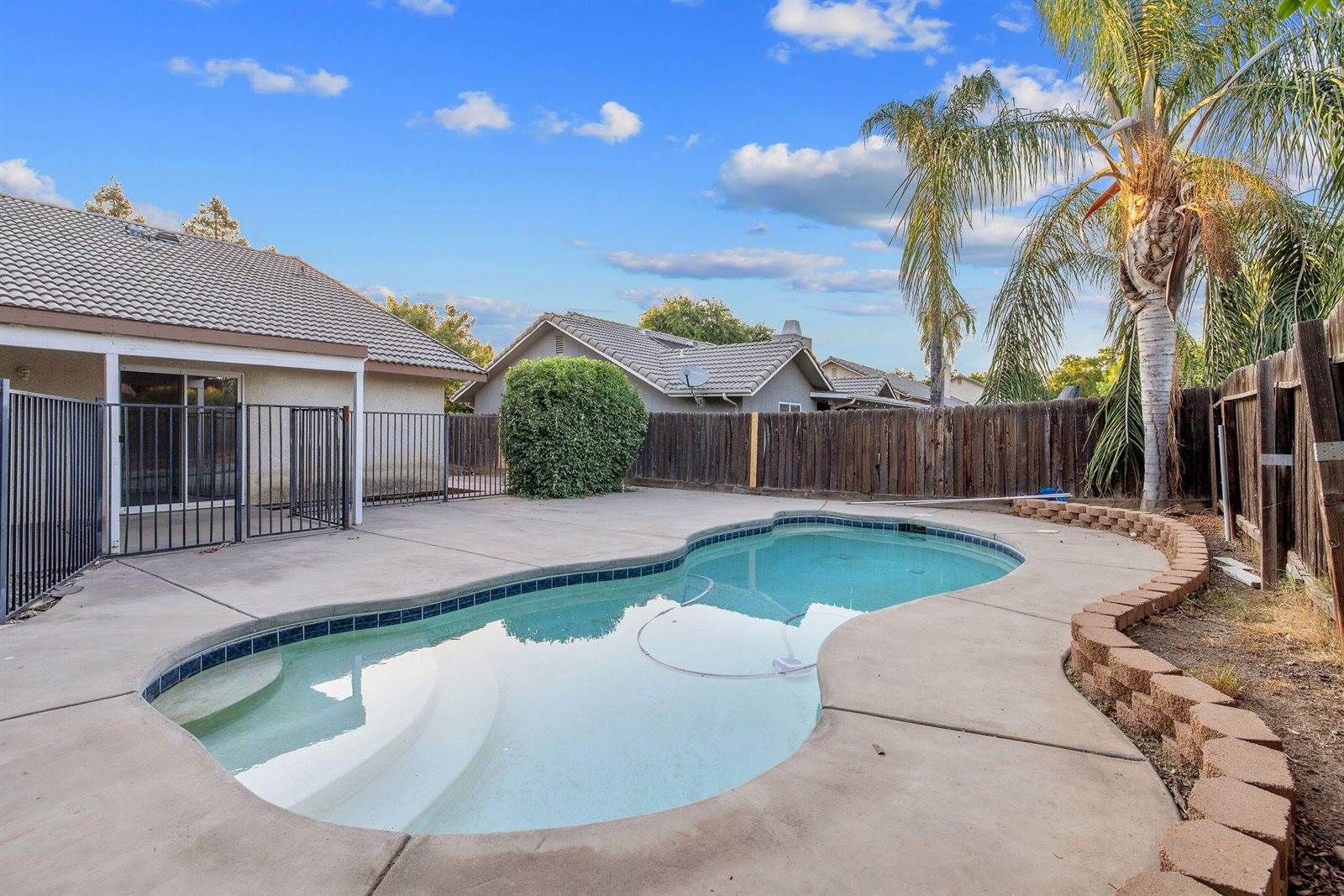 1350 South Grand Street, Visalia, CA 93292