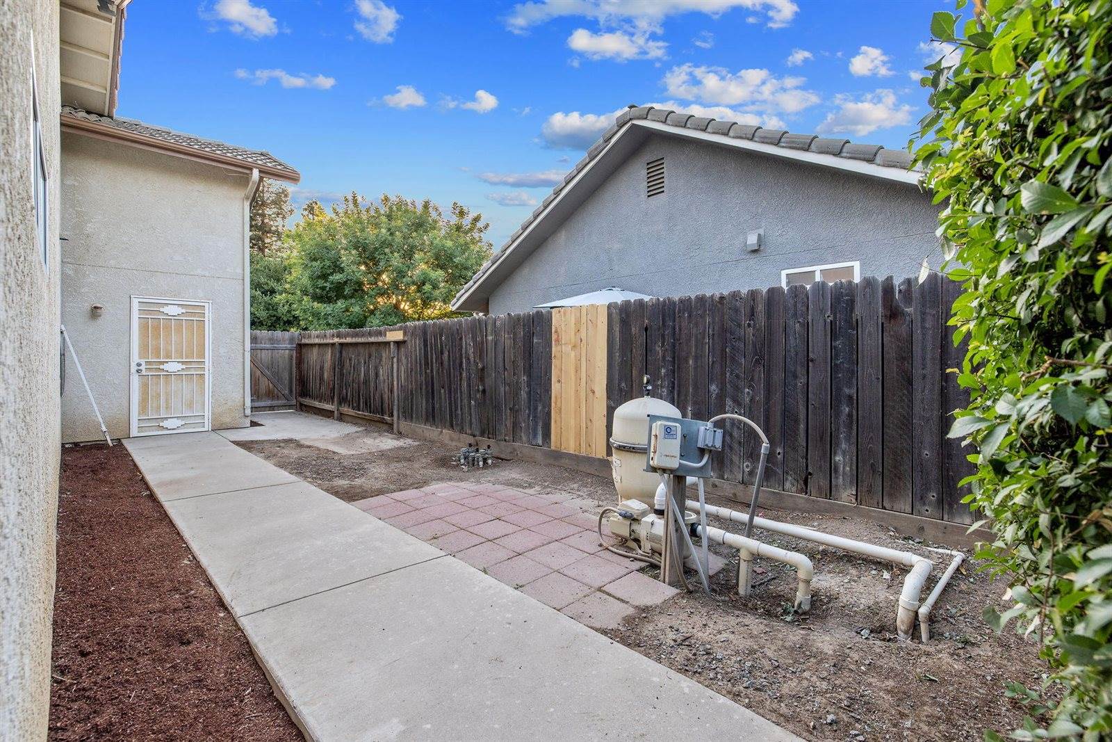 1350 South Grand Street, Visalia, CA 93292