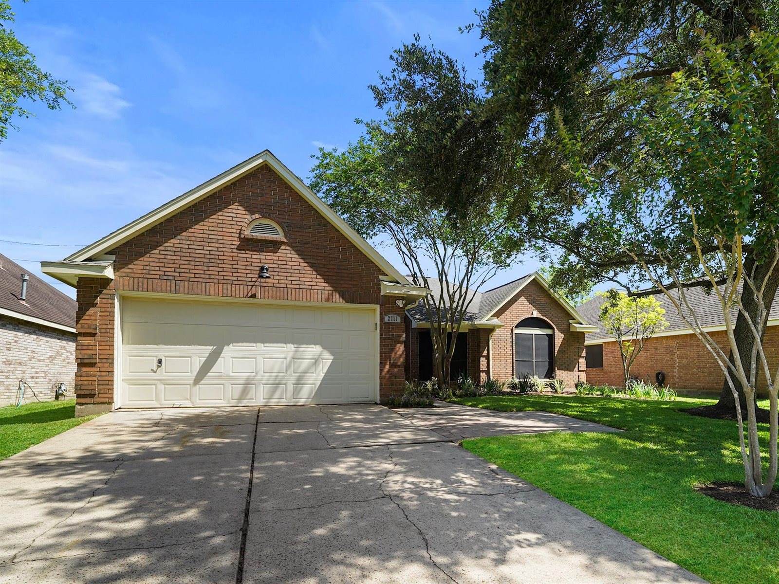 2711 North Peach Hollow Circle, Pearland, TX 77584