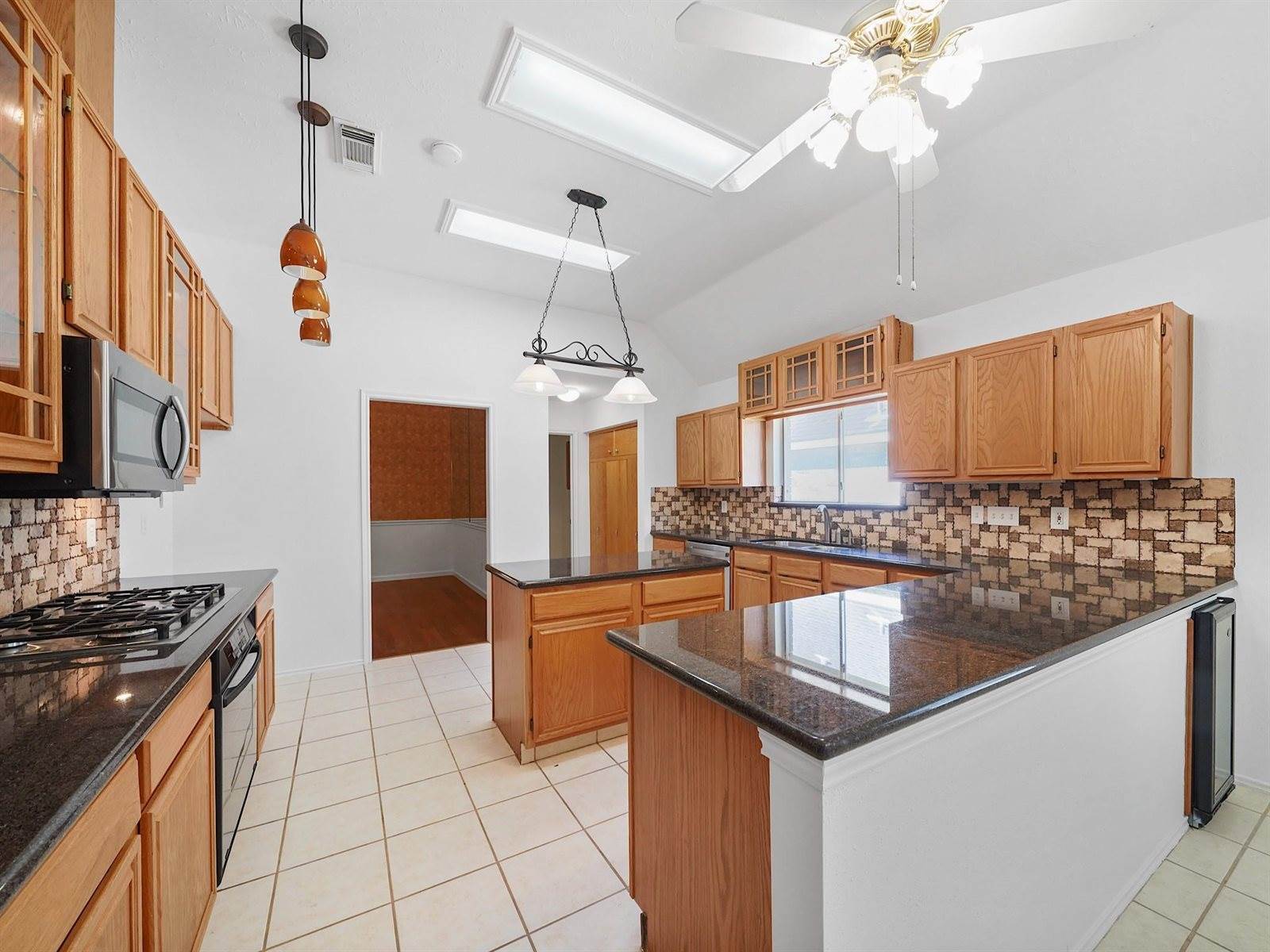 2711 North Peach Hollow Circle, Pearland, TX 77584