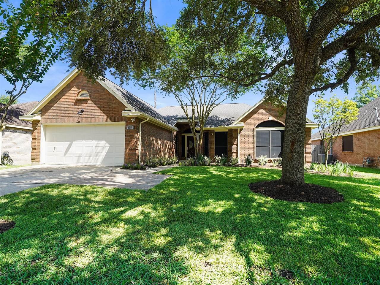 2711 North Peach Hollow Circle, Pearland, TX 77584