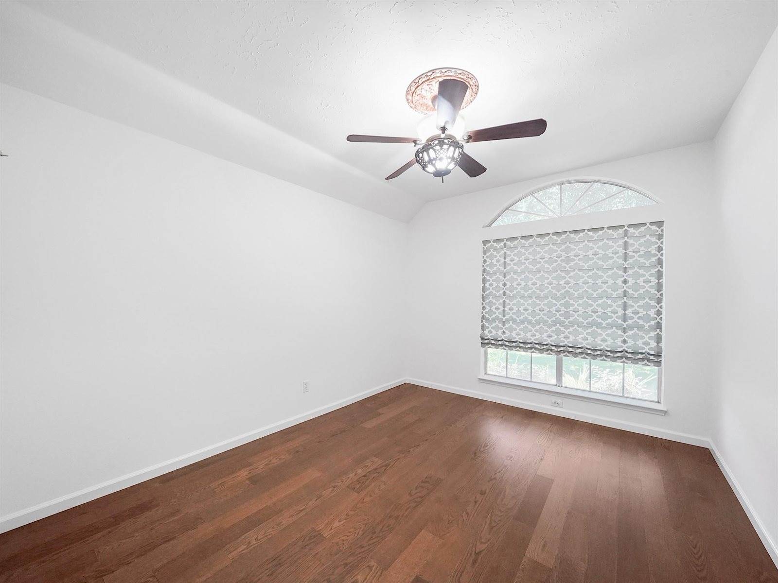 2711 North Peach Hollow Circle, Pearland, TX 77584