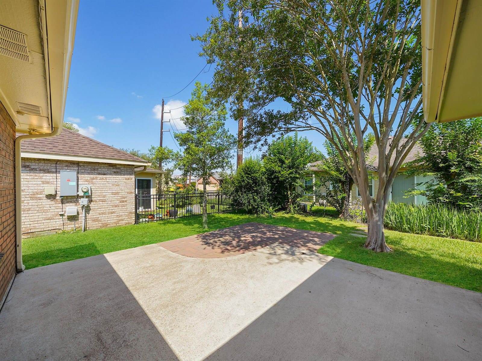 2711 North Peach Hollow Circle, Pearland, TX 77584
